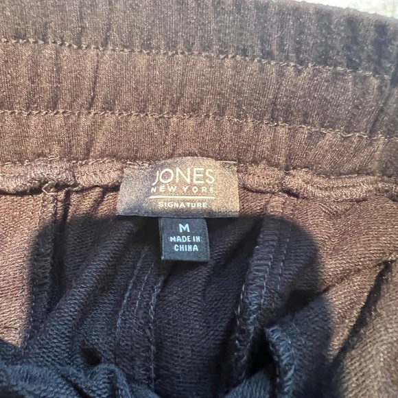 Jones New York Signature black joggers. - Picture 5 of 6